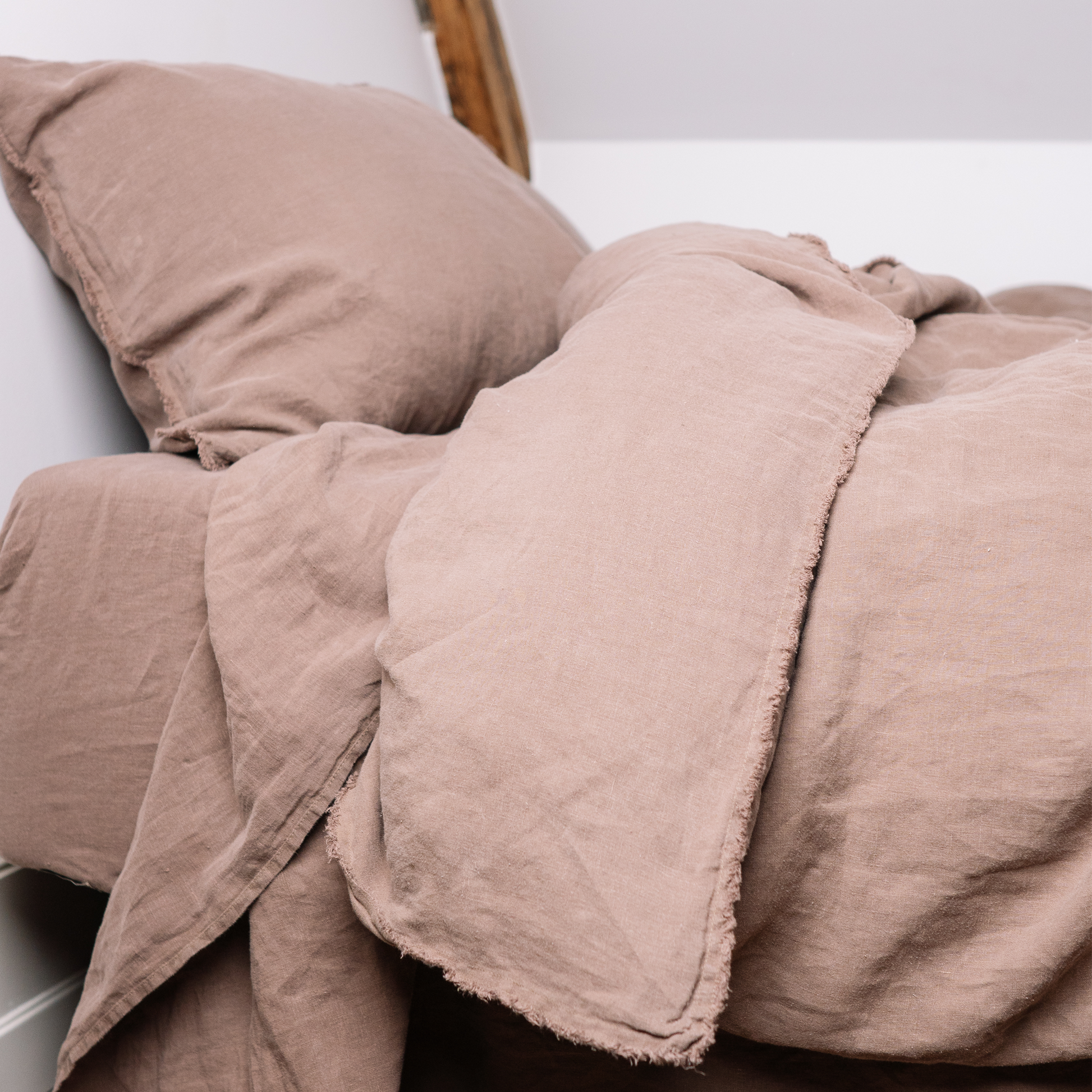 Cappuccino color Lewisii linen fitted sheet  in monochrome set