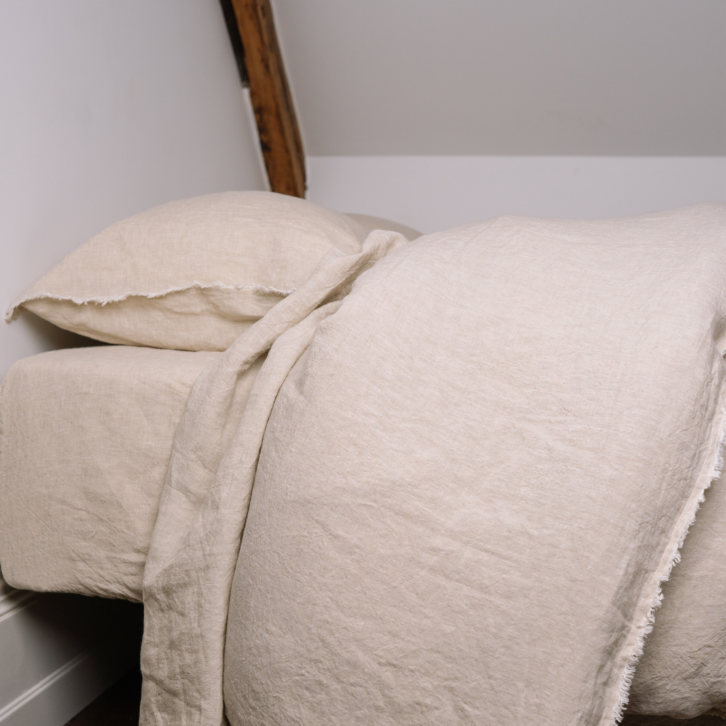 Sandy color Lewisii linen fitted sheet in monochrome set