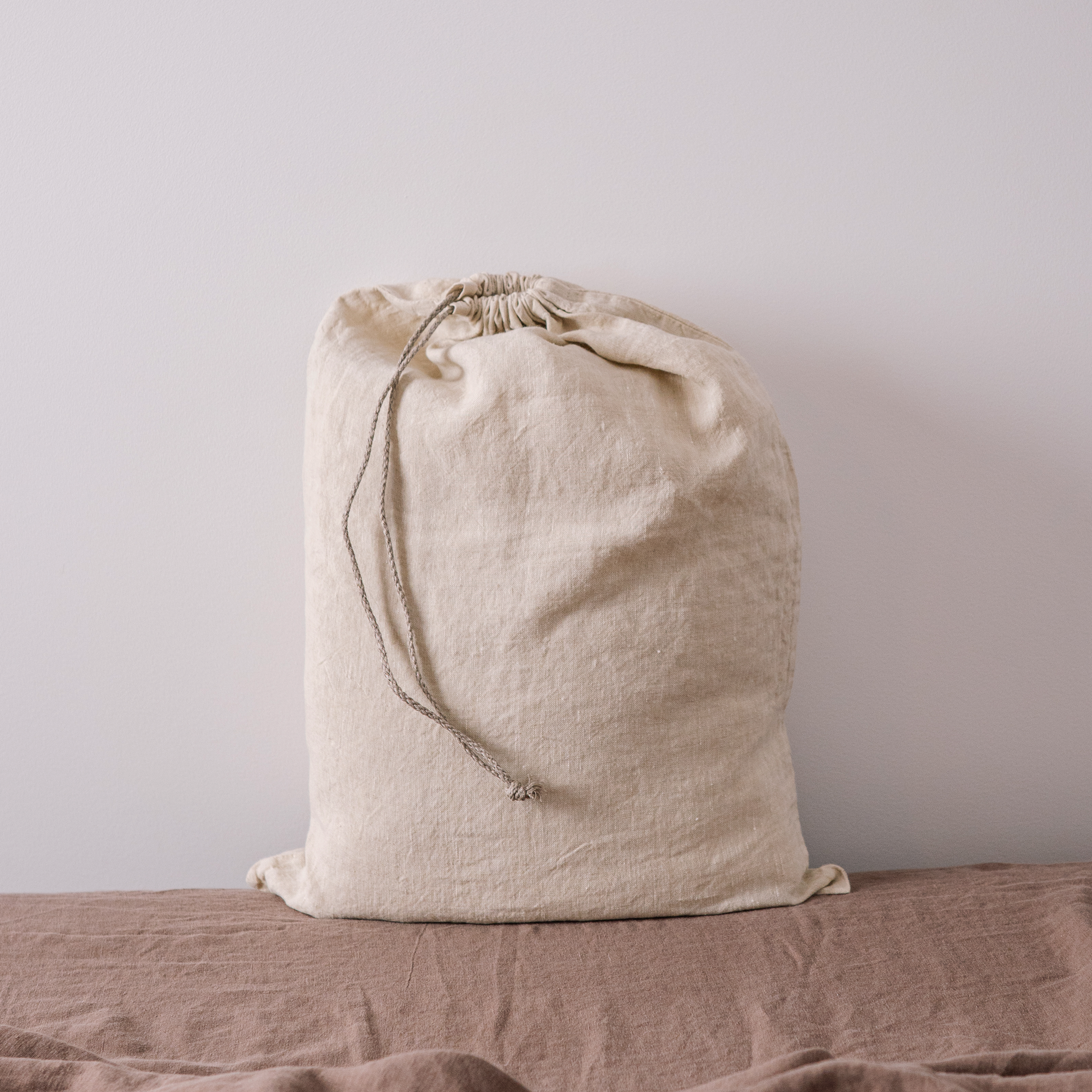 LEWISII Linen Laundry Bag in sandy colour 