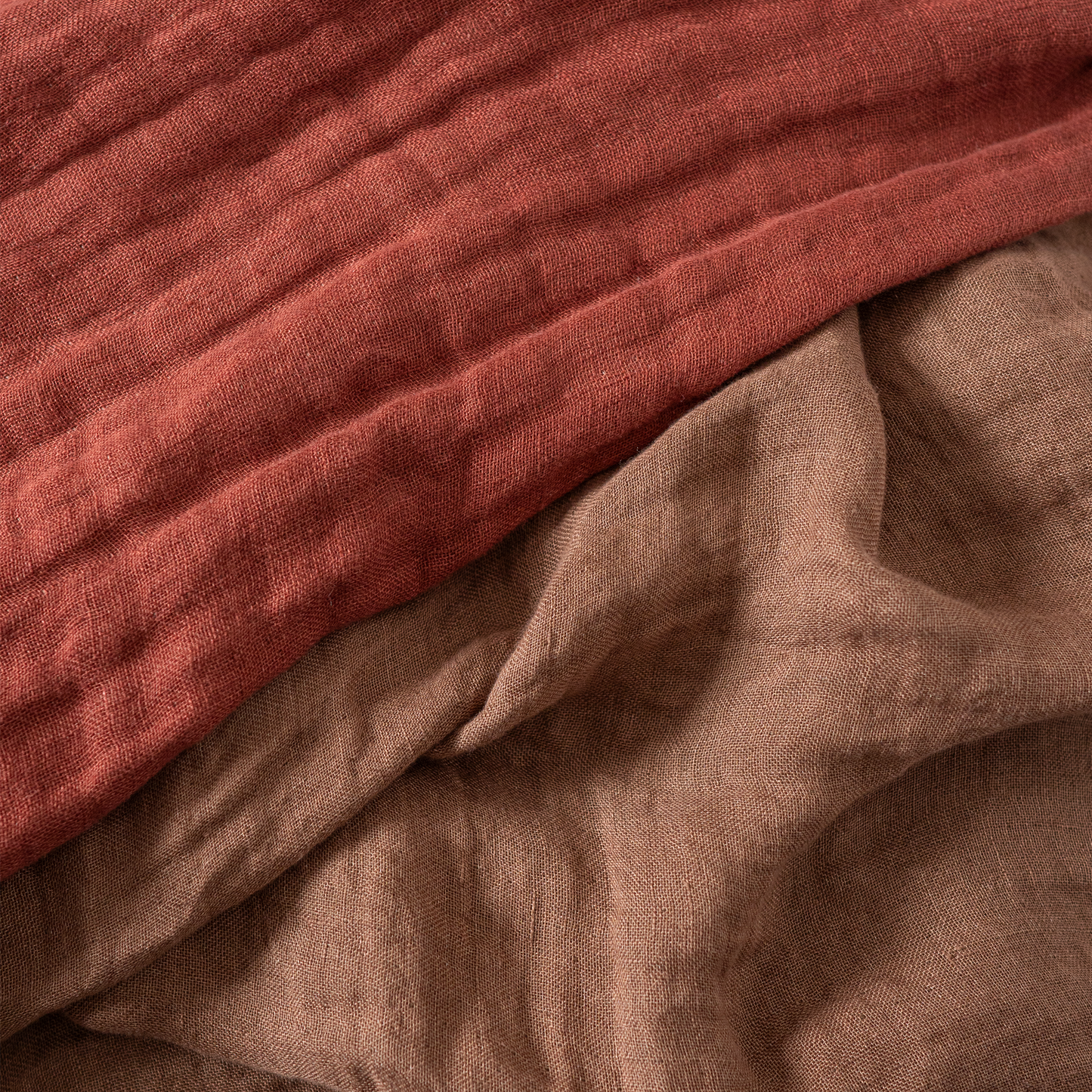 Three layer linen blanket in rusty color detail photo. In photo both blanket sides - rusty and rose color 
