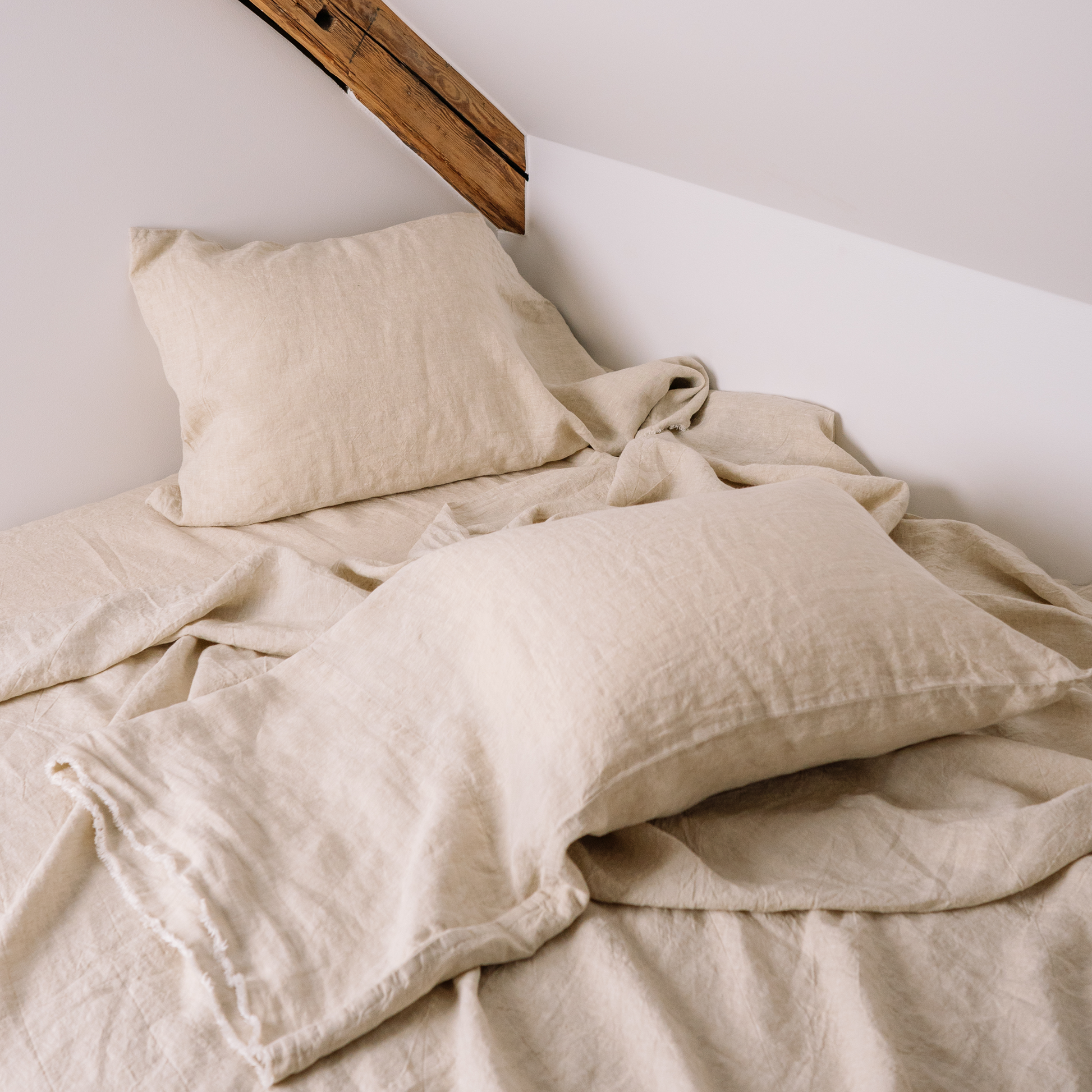Light bedding with two pillowcases in color Sandy